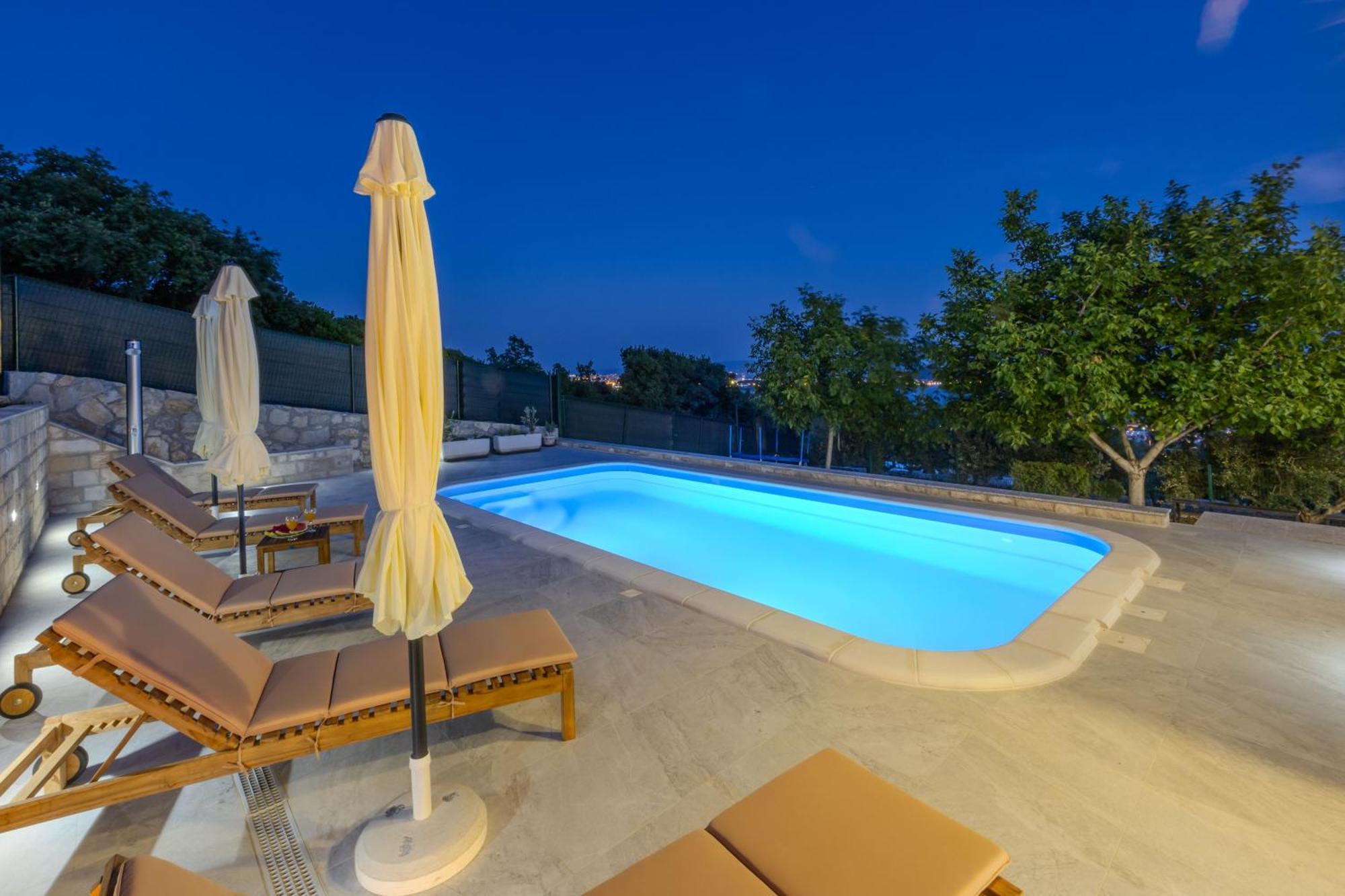 Private Villa Golden Hour With A View Of Split Area Kaštel Sućurac Exteriör bild