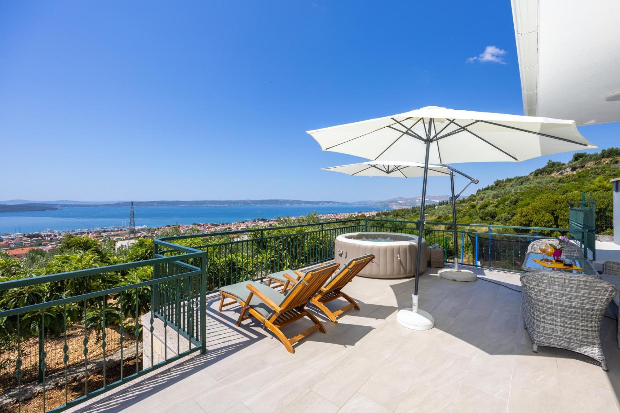 Private Villa Golden Hour With A View Of Split Area Kaštel Sućurac Exteriör bild